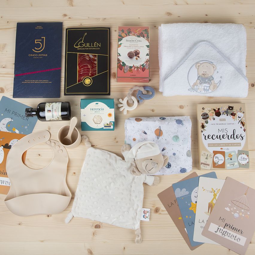 Canastilla de nacimiento completa - Regalo para la mamá y el bebé