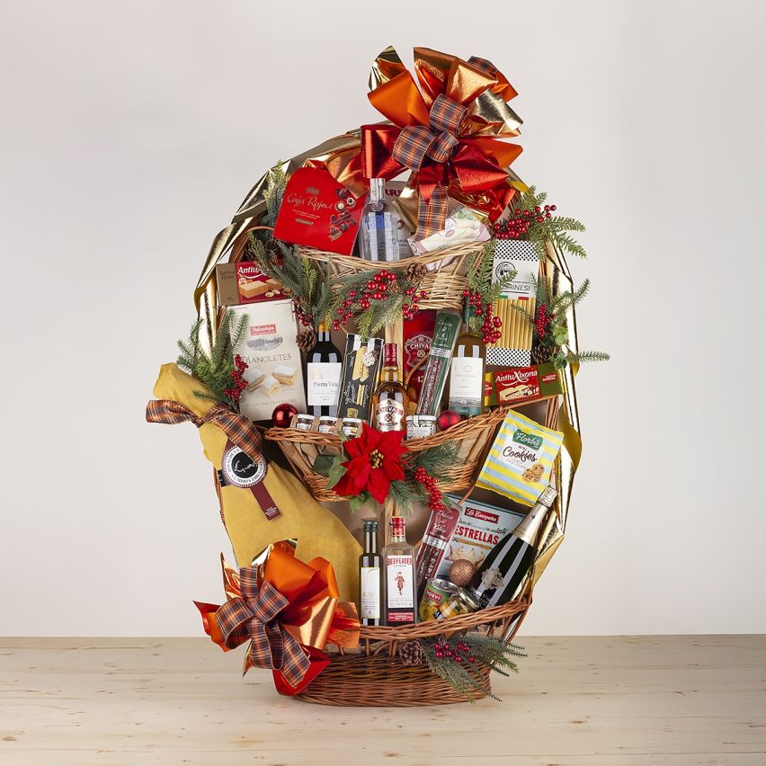 Cesta de Navidad para sorteo con Paleta y embutidos