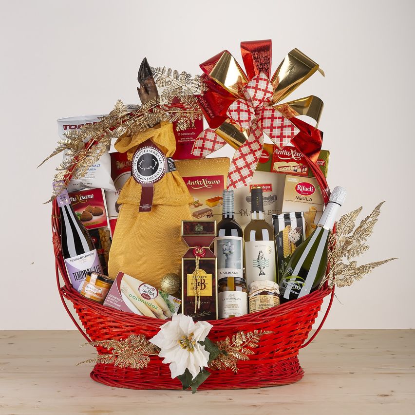 Cesta de Navidad para sorteo con embutido Ibérico