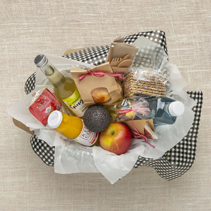 Desayuno 5 - Fruta Natural, Zumo Ecológico, Auara y La Granja