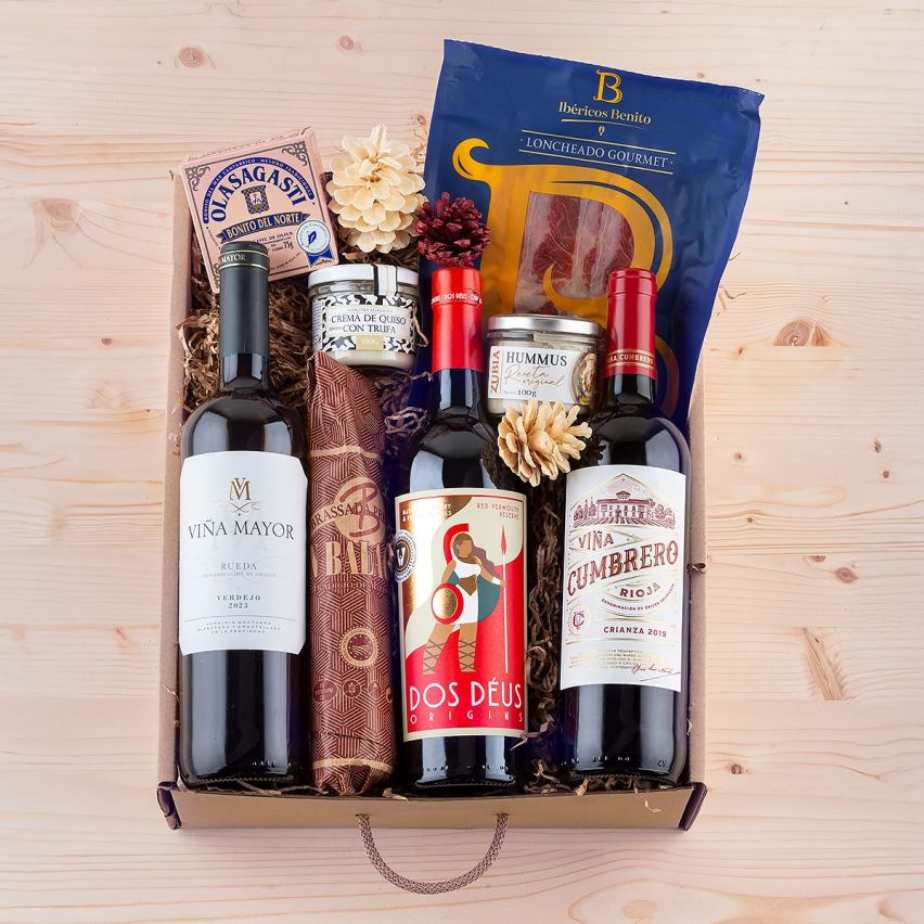 Estuche Navidad Gourmet con Vino, Vermouth y Embutidos selectos