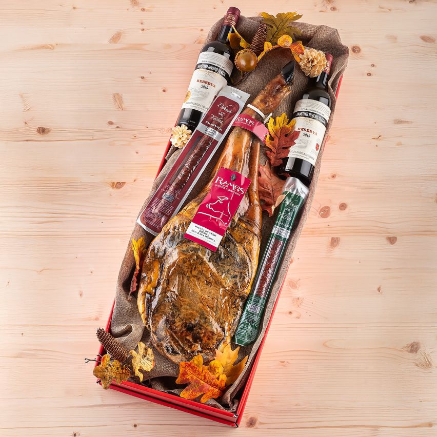 Lote con Paleta de Cebo y Vino tinto