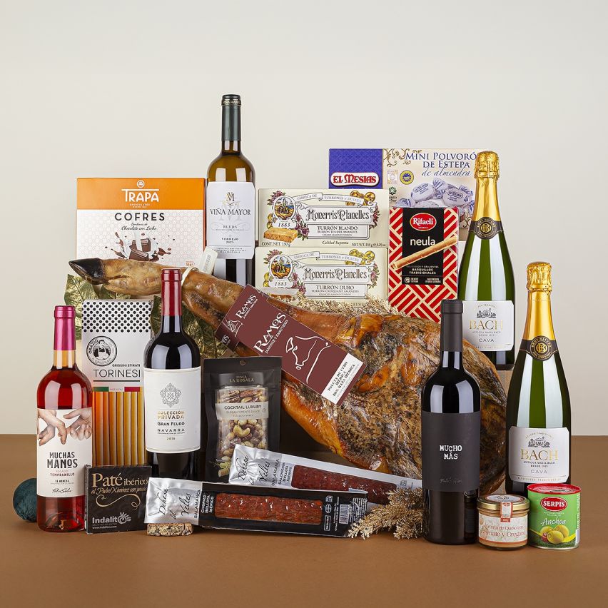 Lote de Navidad con Selección de Vinos y Paleta Ibérica Ramos