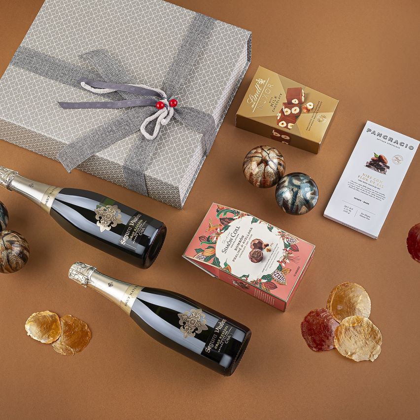 Lote regalo Gourmet DeliBox 2 con Chocolate Lindt y Cava Segura Viudas